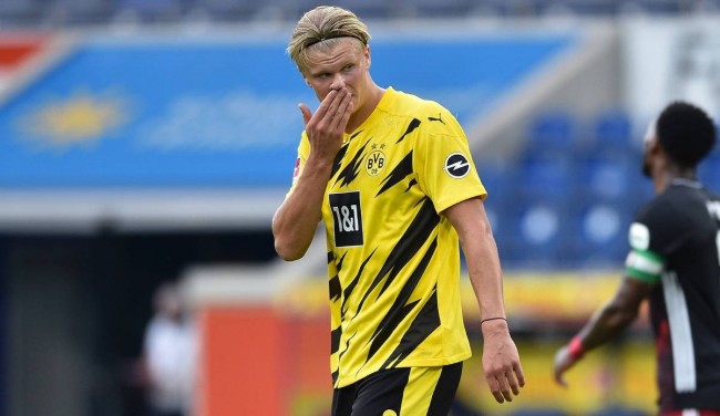 深入剖析足球比赛中的进攻停滞问题（深度解析足球比赛中的进攻停滞现象）