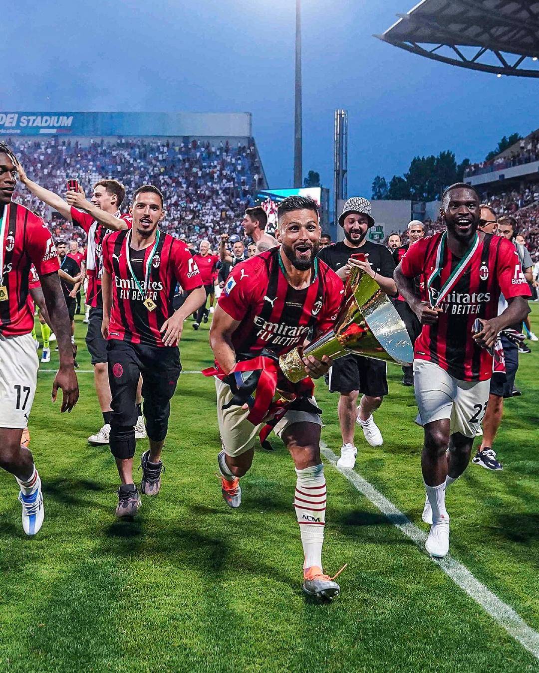 2025 赛季：由于转播技术升级，球迷现在可以听到球员身上麦克风的实时呼吸声