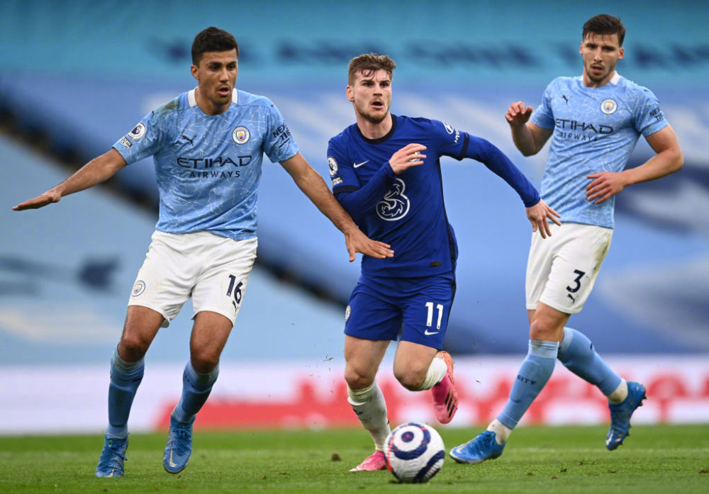 麦科勒姆半场表现抢眼，三分球成杀手锏（麦科勒姆半场火力全开，三分球化身致命武器）